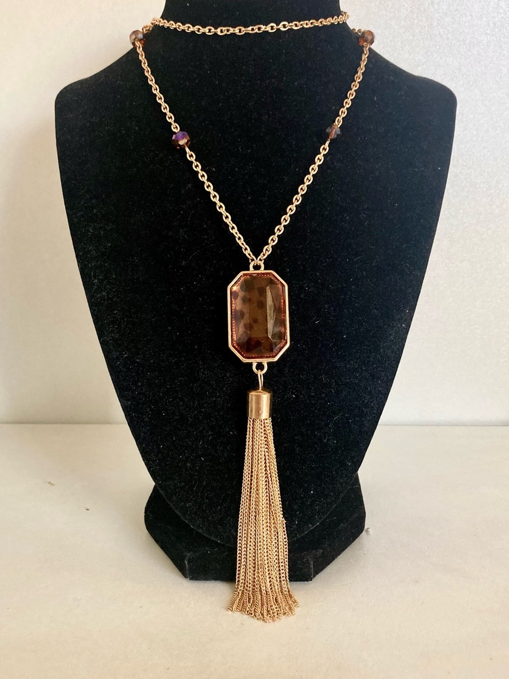 Gold-Tone Tassel Pendant nwot chain Necklace Brown center women’s jewelry
